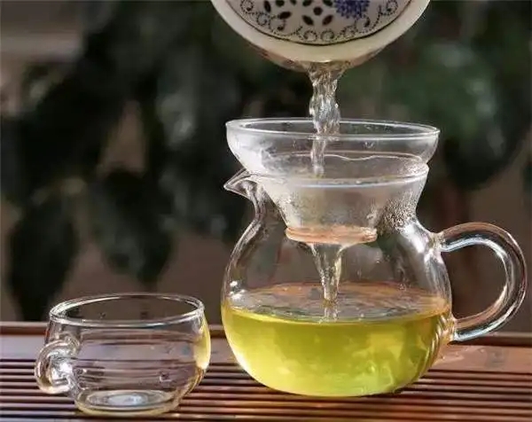 怎么快速清除茶垢？