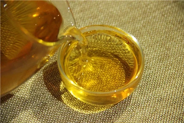 還在用自來水泡茶？難怪你泡的茶滋味不行~
