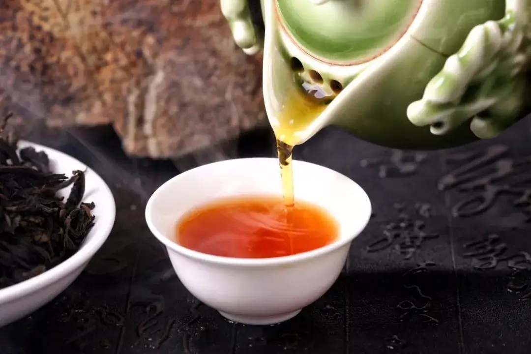 為什么潮濕悶熱的天氣要喝勐海茶?